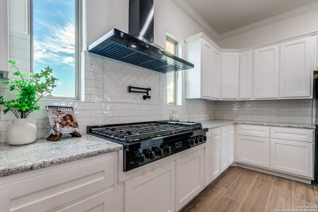 202 Venado Oak, Castroville, TX 78009