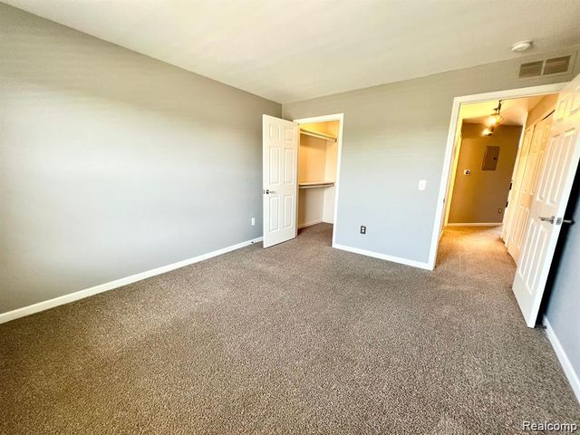 1992 Monarch Dr, Shelby Twp, MI 48316