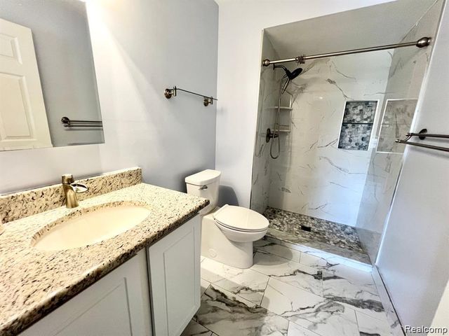 1992 Monarch Dr, Shelby Twp, MI 48316