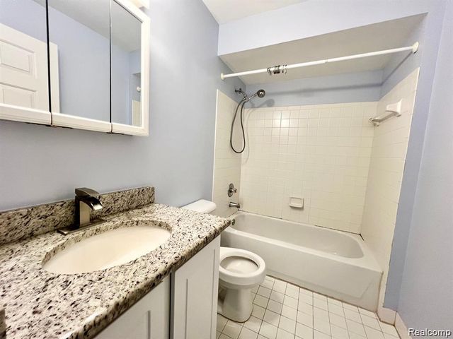 1992 Monarch Dr, Shelby Twp, MI 48316