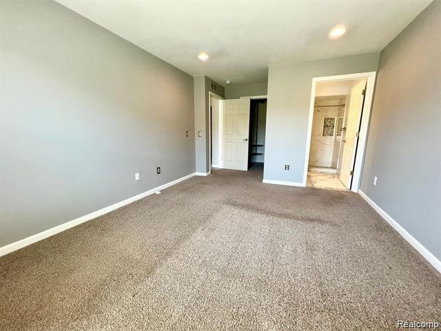 1992 Monarch Dr, Shelby Twp, MI 48316