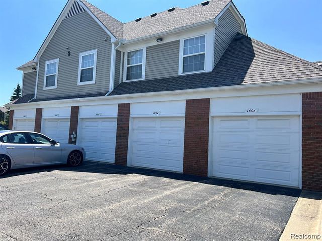 1992 Monarch Dr, Shelby Twp, MI 48316