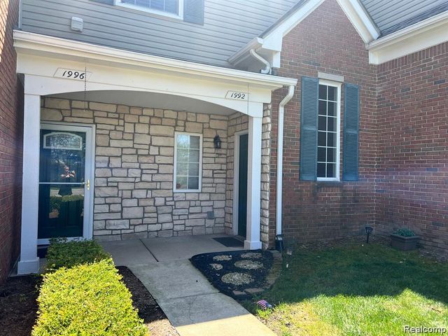 1992 Monarch Dr, Shelby Twp, MI 48316