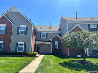 1992 Monarch Dr, Shelby Twp, MI 48316