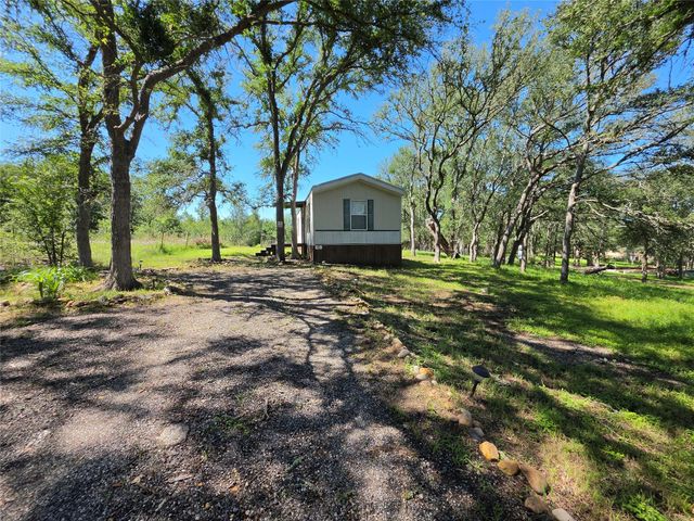 113 Valley LN, Smithville, TX 78957