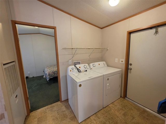 113 Valley LN, Smithville, TX 78957