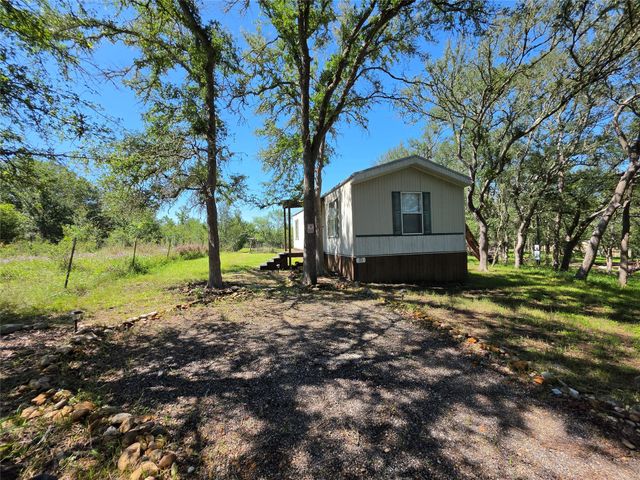 113 Valley LN, Smithville, TX 78957