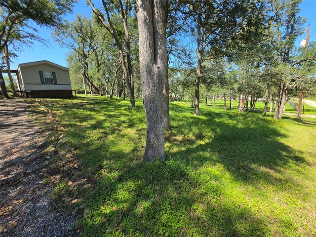 113 Valley LN, Smithville, TX 78957