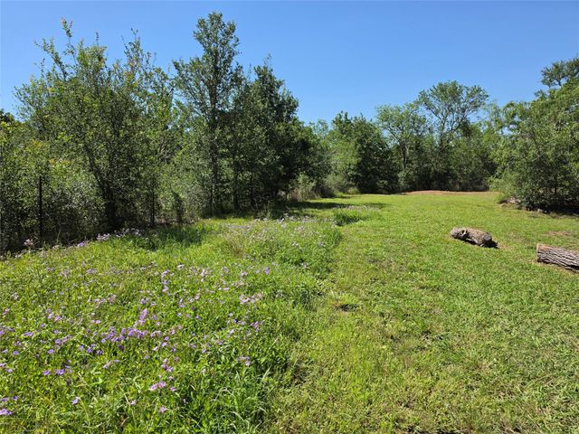 113 Valley LN, Smithville, TX 78957