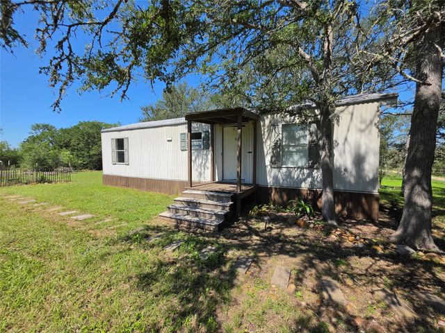 113 Valley LN, Smithville, TX 78957