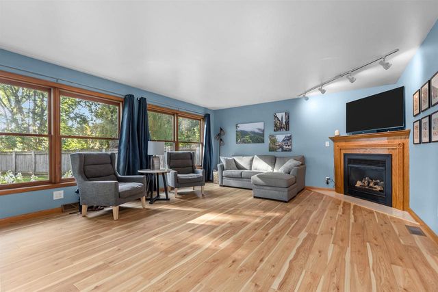 2108 S HORIZON DRIVE, Appleton, WI 54915