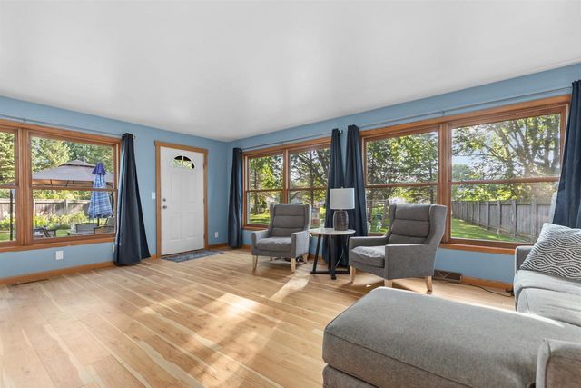 2108 S HORIZON DRIVE, Appleton, WI 54915