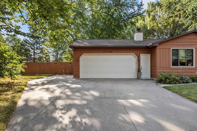 2108 S HORIZON DRIVE, Appleton, WI 54915