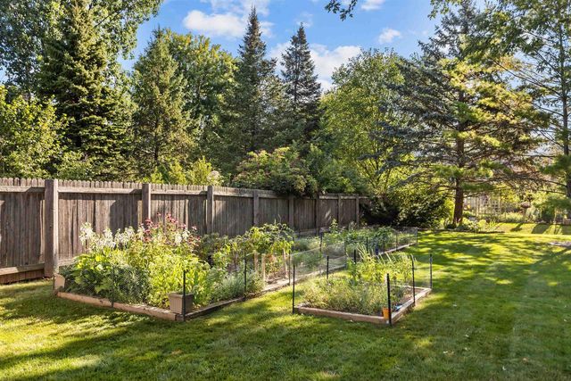 2108 S HORIZON DRIVE, Appleton, WI 54915