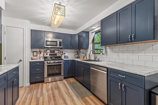 2108 S HORIZON DRIVE, Appleton, WI 54915