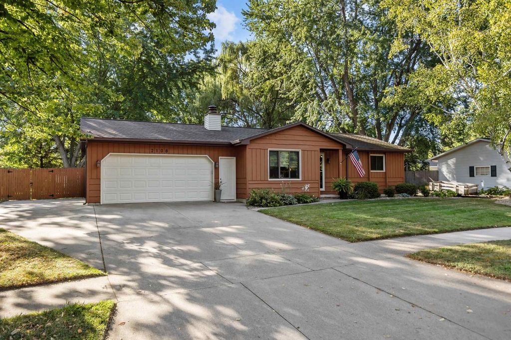 2108 S HORIZON DRIVE, Appleton, WI 54915