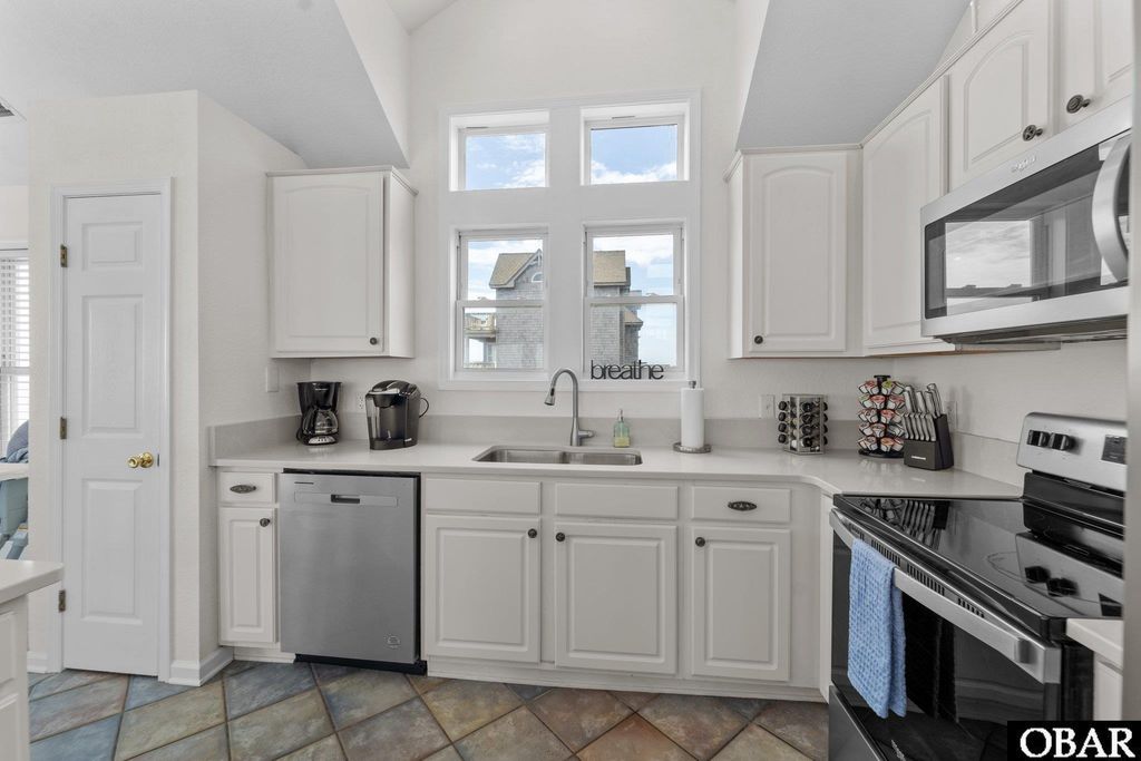 Image 15 of property listing at 23217 Sea Haven Drive 4, Rodanthe, NC 27968