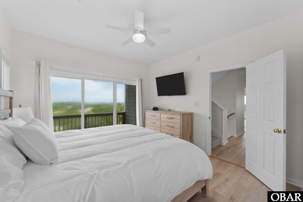 Image 25 of property listing at 23217 Sea Haven Drive 4, Rodanthe, NC 27968