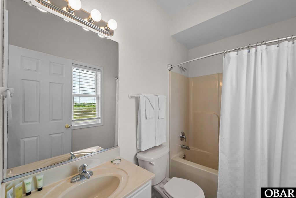 Image 26 of property listing at 23217 Sea Haven Drive 4, Rodanthe, NC 27968