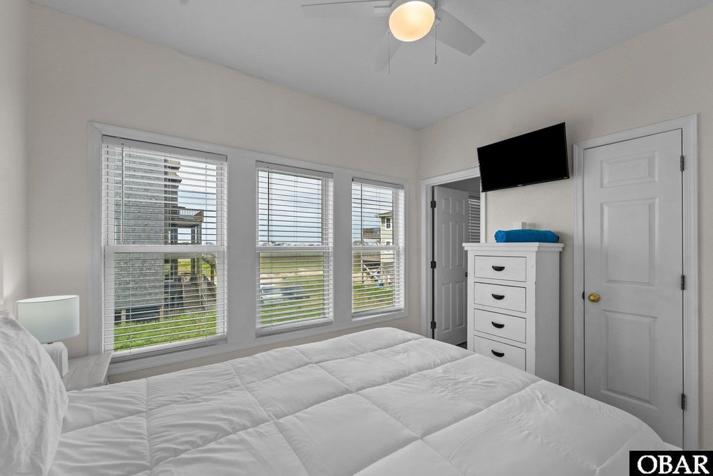 Image 28 of property listing at 23217 Sea Haven Drive 4, Rodanthe, NC 27968