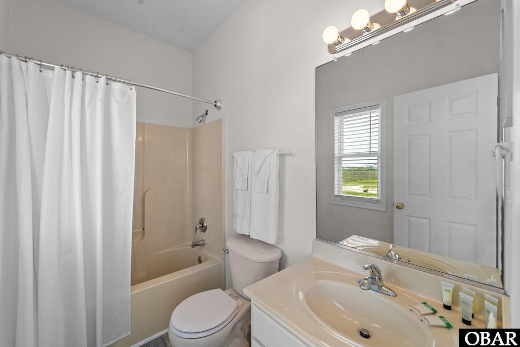 Image 29 of property listing at 23217 Sea Haven Drive 4, Rodanthe, NC 27968