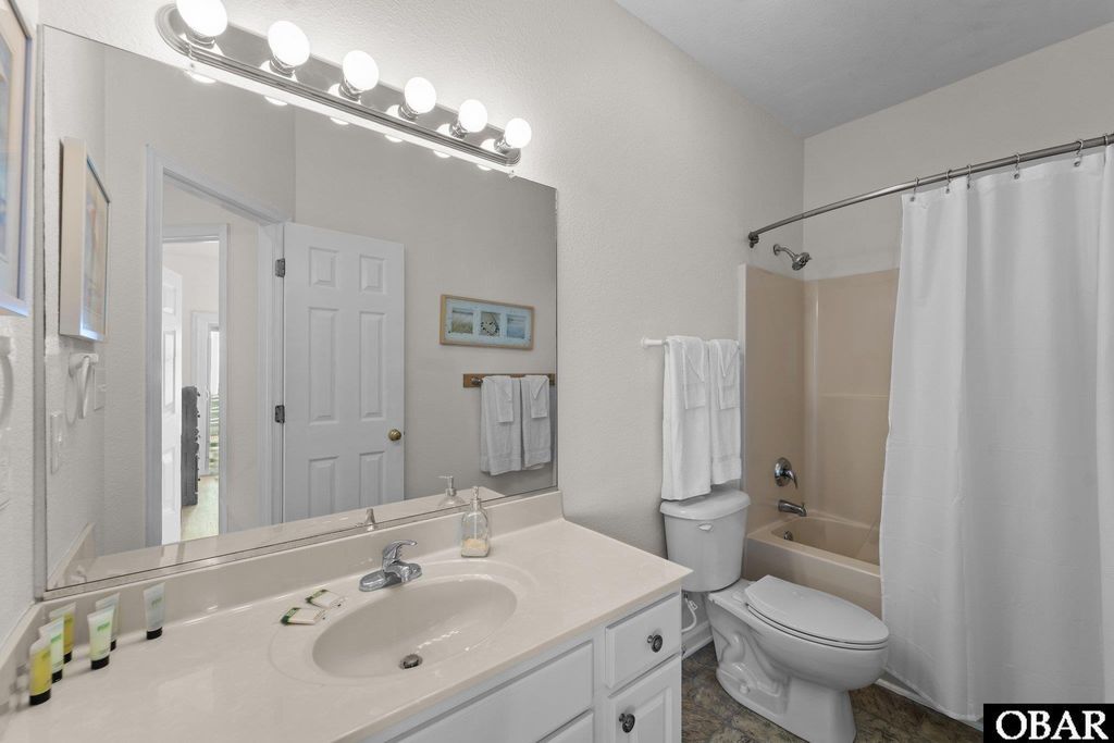 Image 32 of property listing at 23217 Sea Haven Drive 4, Rodanthe, NC 27968