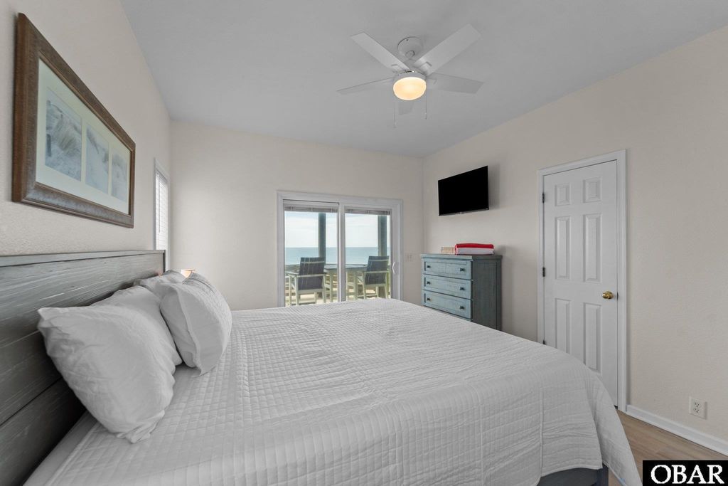 Image 34 of property listing at 23217 Sea Haven Drive 4, Rodanthe, NC 27968