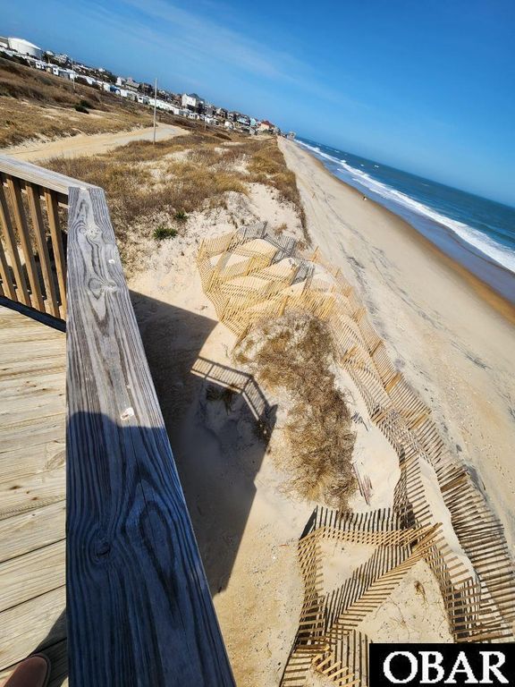 Image 6 of property listing at 23217 Sea Haven Drive 4, Rodanthe, NC 27968