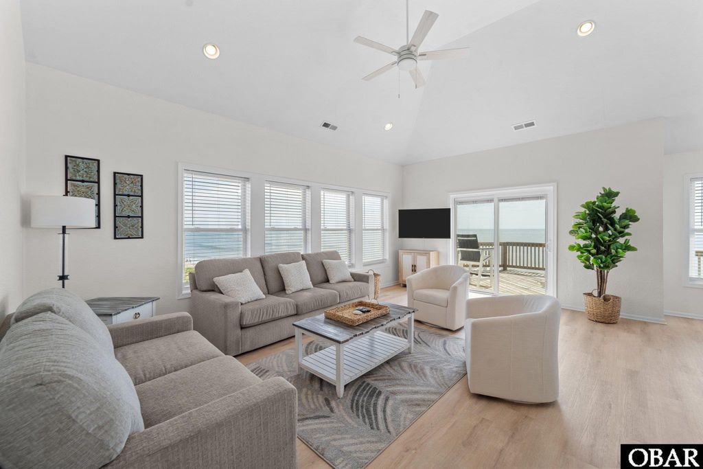 Image 9 of property listing at 23217 Sea Haven Drive 4, Rodanthe, NC 27968