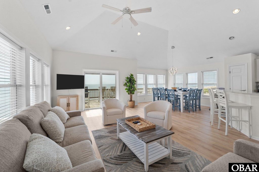Image 10 of property listing at 23217 Sea Haven Drive 4, Rodanthe, NC 27968