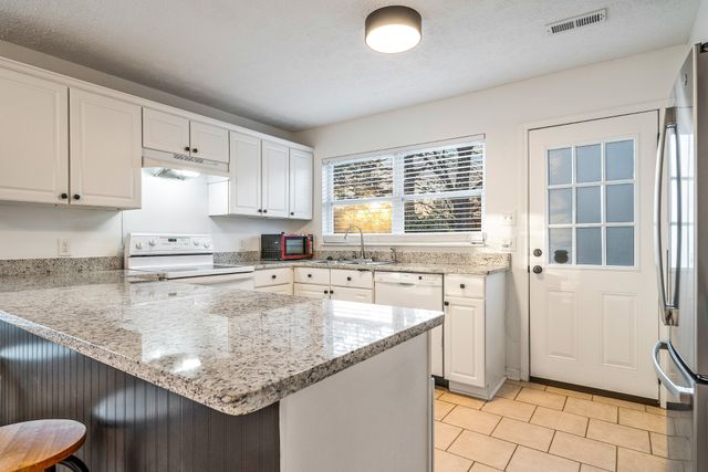 2001 Remington Park Rd, Hermitage, TN 37076