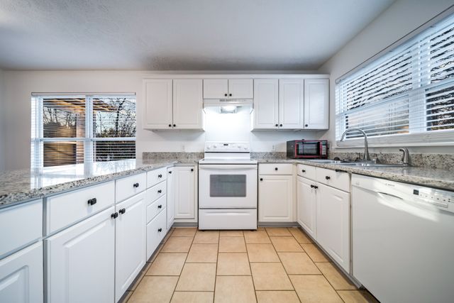 2001 Remington Park Rd, Hermitage, TN 37076