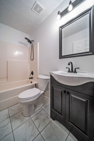 2001 Remington Park Rd, Hermitage, TN 37076