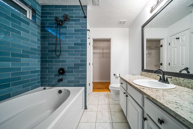 2001 Remington Park Rd, Hermitage, TN 37076