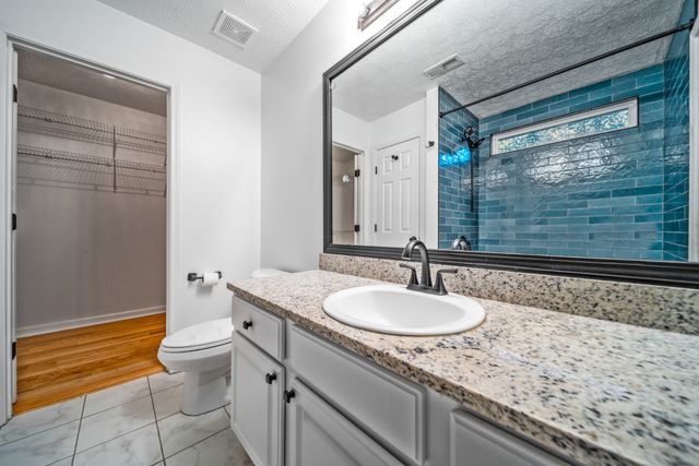 2001 Remington Park Rd, Hermitage, TN 37076