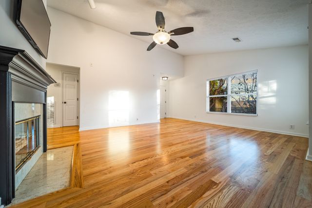 2001 Remington Park Rd, Hermitage, TN 37076