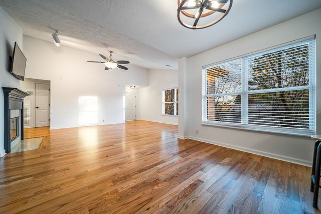 2001 Remington Park Rd, Hermitage, TN 37076