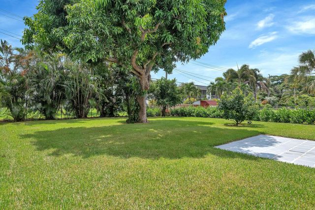 2001 Collier Avenue, Lake Worth, FL 33461