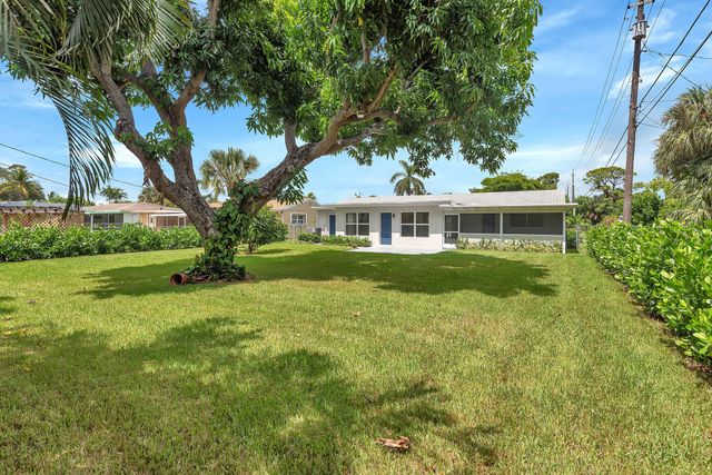 2001 Collier Avenue, Lake Worth, FL 33461