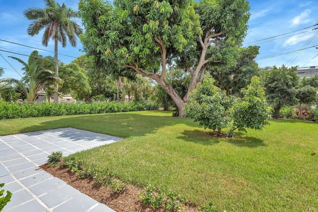 2001 Collier Avenue, Lake Worth, FL 33461