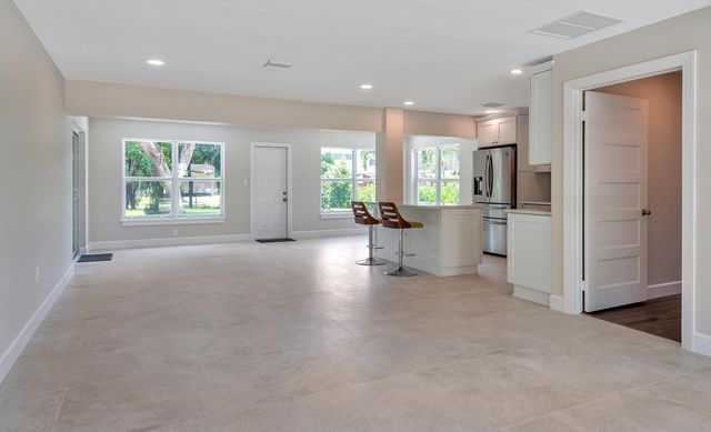 2001 Collier Avenue, Lake Worth, FL 33461