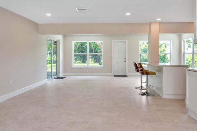 2001 Collier Avenue, Lake Worth, FL 33461