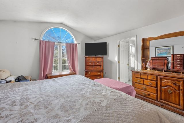 4 Mather Dr, Wareham, MA 02571