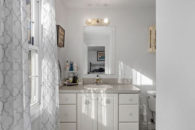 4 Mather Dr, Wareham, MA 02571