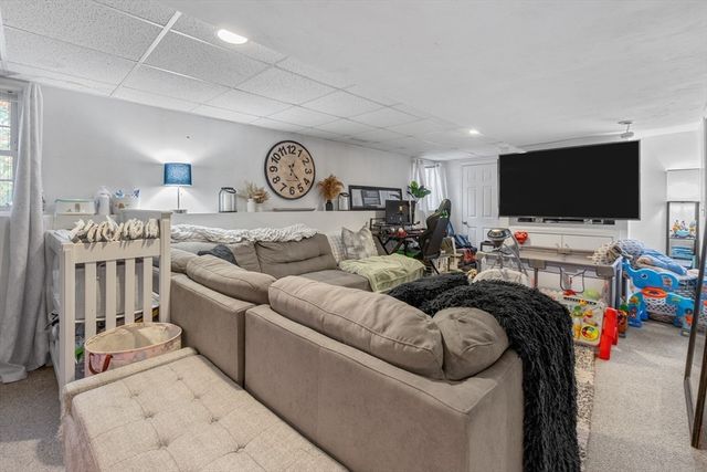 4 Mather Dr, Wareham, MA 02571