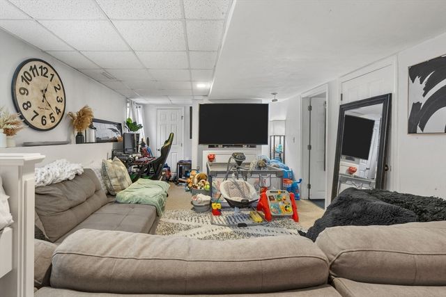 4 Mather Dr, Wareham, MA 02571