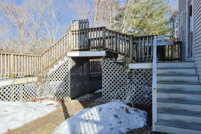 4 Mather Dr, Wareham, MA 02571