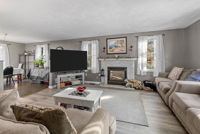 4 Mather Dr, Wareham, MA 02571