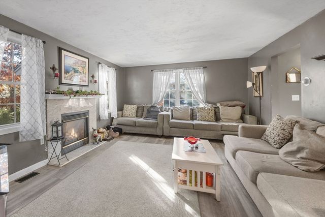 4 Mather Dr, Wareham, MA 02571