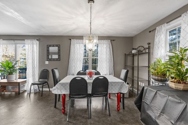 4 Mather Dr, Wareham, MA 02571